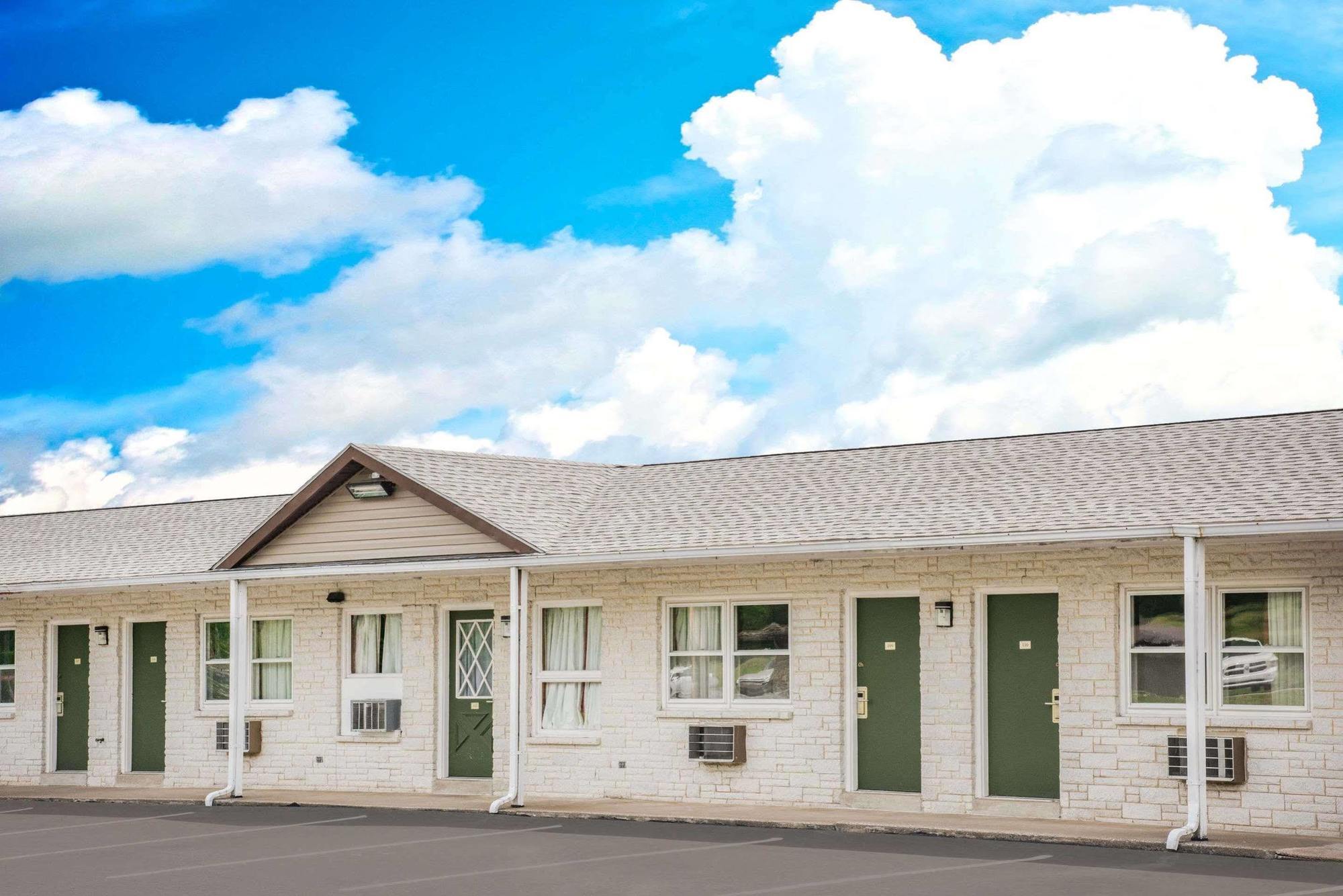 Knights Inn Pine Grove Pine Grove  Exteriör bild